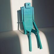 Robot en bois bleu