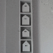 Murs de petites maisons blanches